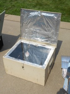 A homemade box solar oven that cooked well