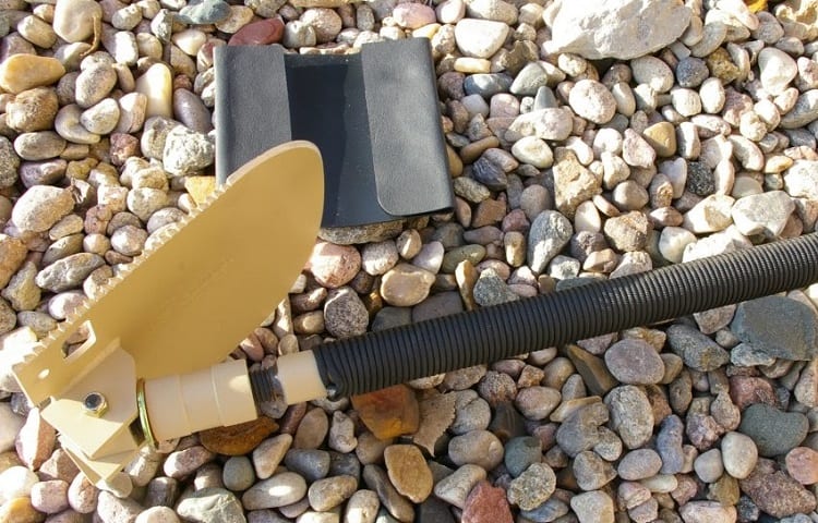 WHAT TO LOOK FOR IN A SURVIVAL SHOVEL